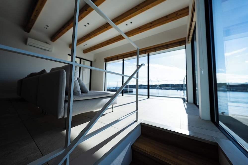 ヴィラ バルコニー シービュー 客室13 | theView 三浦市晴海町