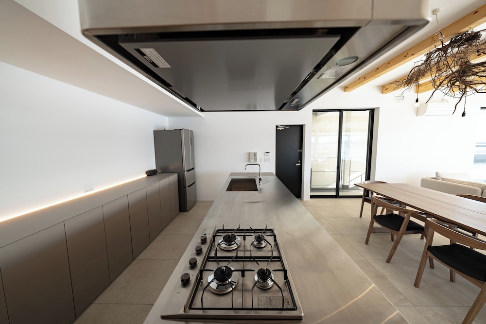 ヴィラ バルコニー シービュー 専用キッチン10 | theView 三浦市晴海町