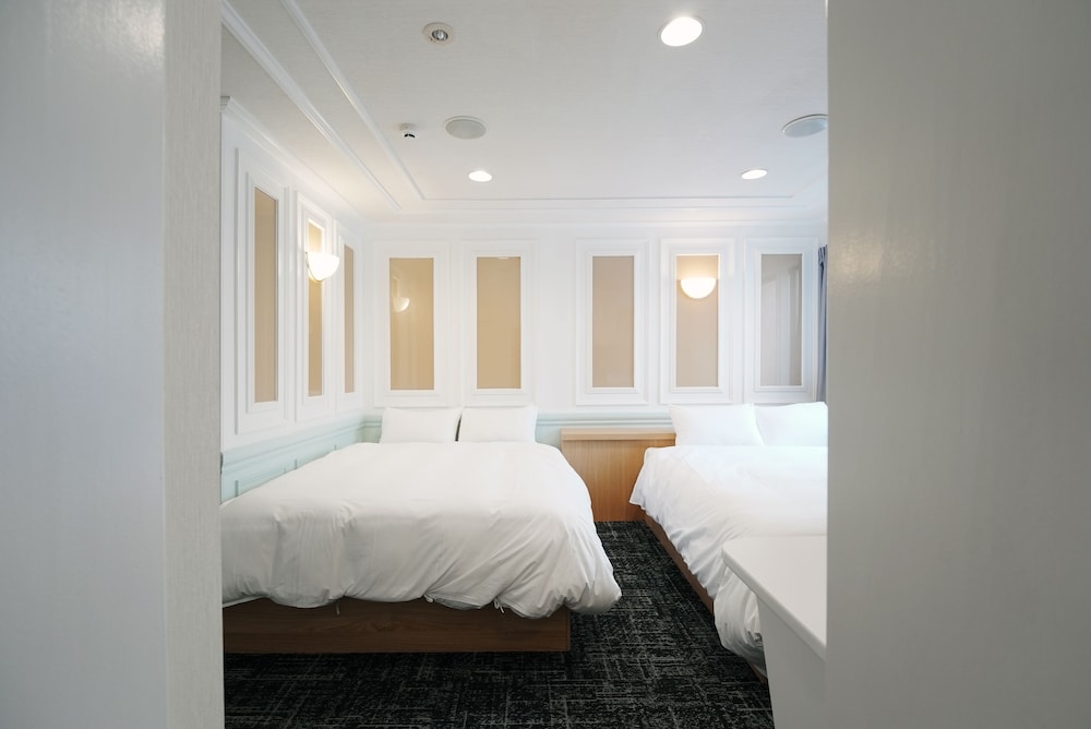 4 人部屋 客室1 | Lumi Hotel Tokyo Shinkoiwa