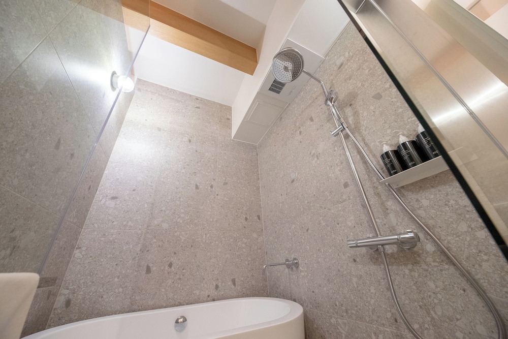 スーペリア ツインルーム バスルーム1 | ホテル 二灯