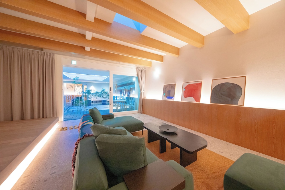 スーペリア ツインルーム リビング エリア0 | ホテル 二灯