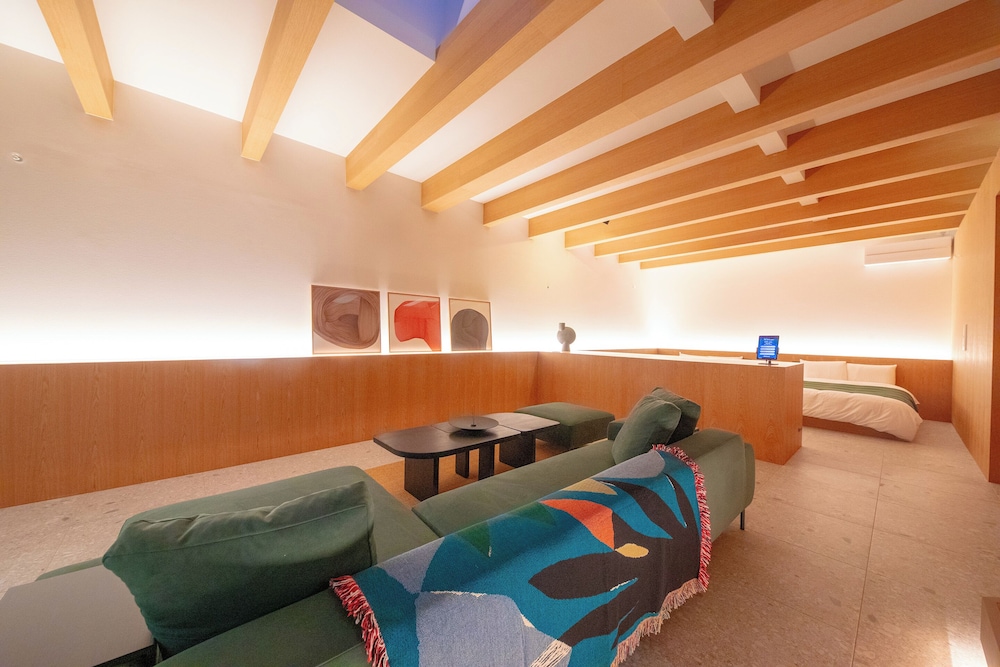 スーペリア ツインルーム リビング エリア2 | ホテル 二灯