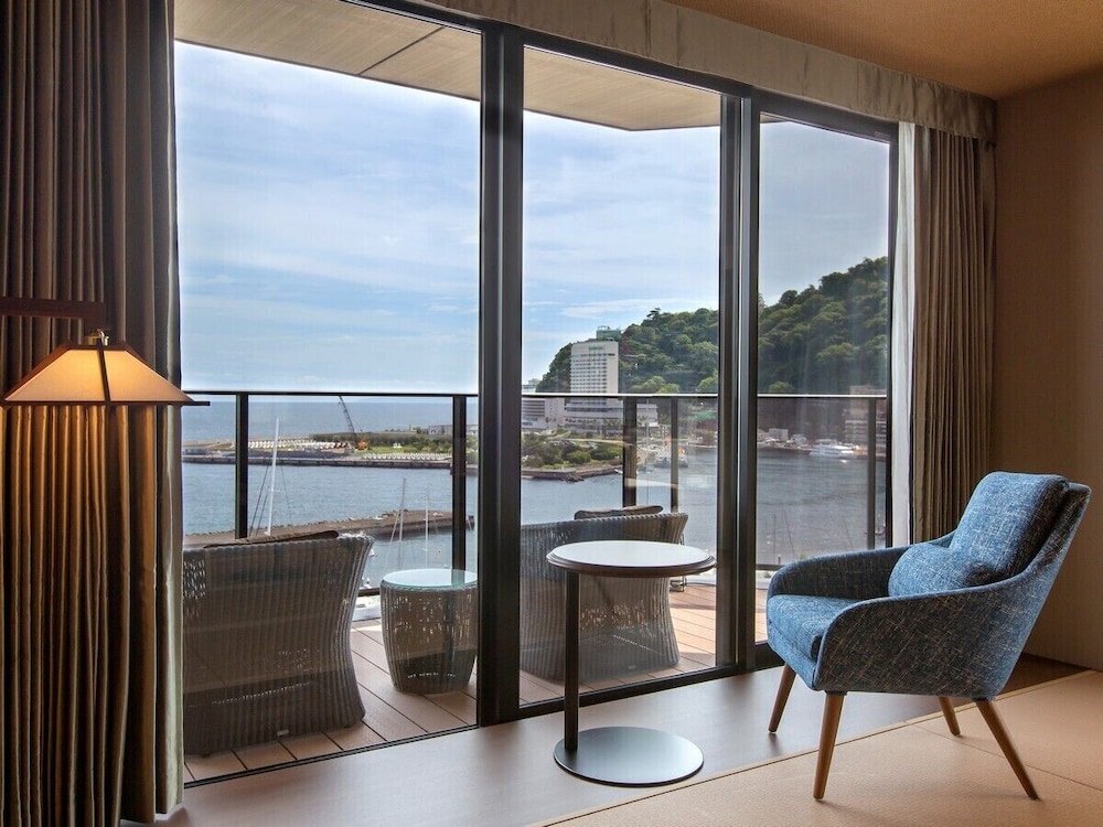 ロイヤル スイート オーシャンビュー 客室3 | 熱海 ホテル渚館