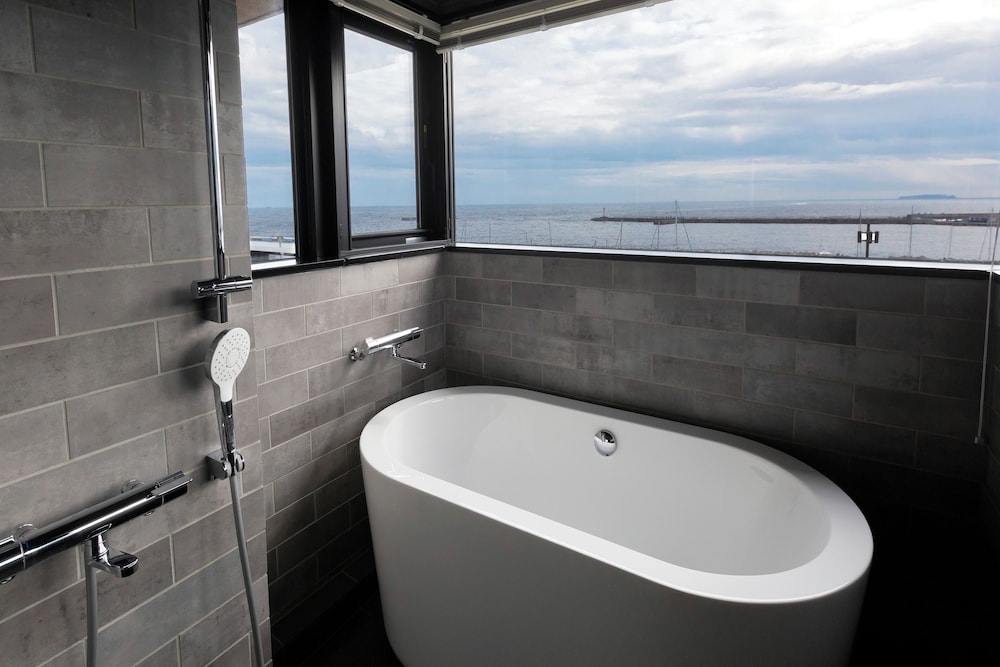 スーペリア ツインルーム バスルーム1 | 熱海 ホテル渚館