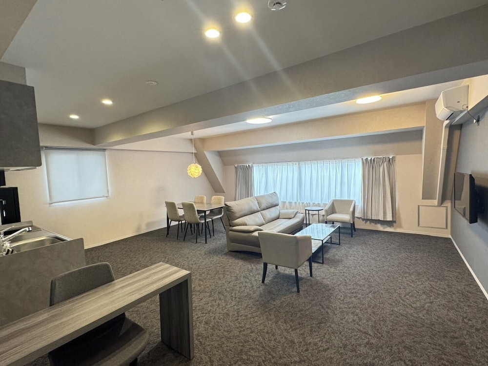 ファミリー スイート リビング エリア0 | COCO 呉服町