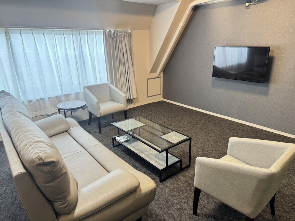 ファミリー スイート リビングルーム0 | COCO 呉服町