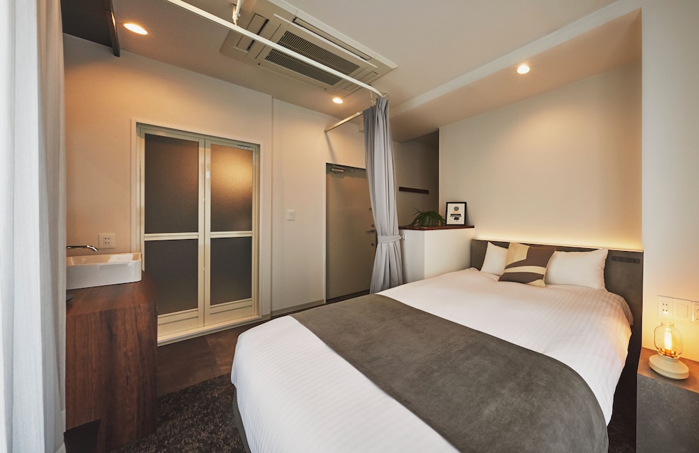 エコノミー ダブルルーム 客室1 | Hotel Edge Nakasu
