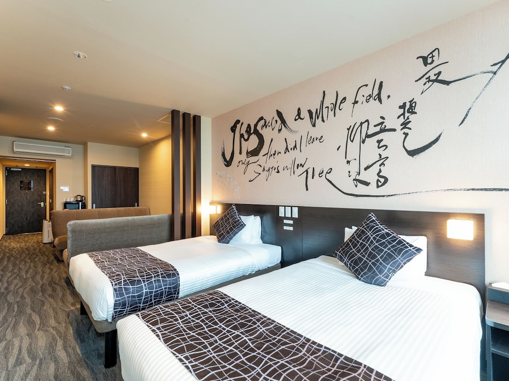 ファミリー スイート 禁煙 客室1 | リブマックスさきしまコスモタワーホテル