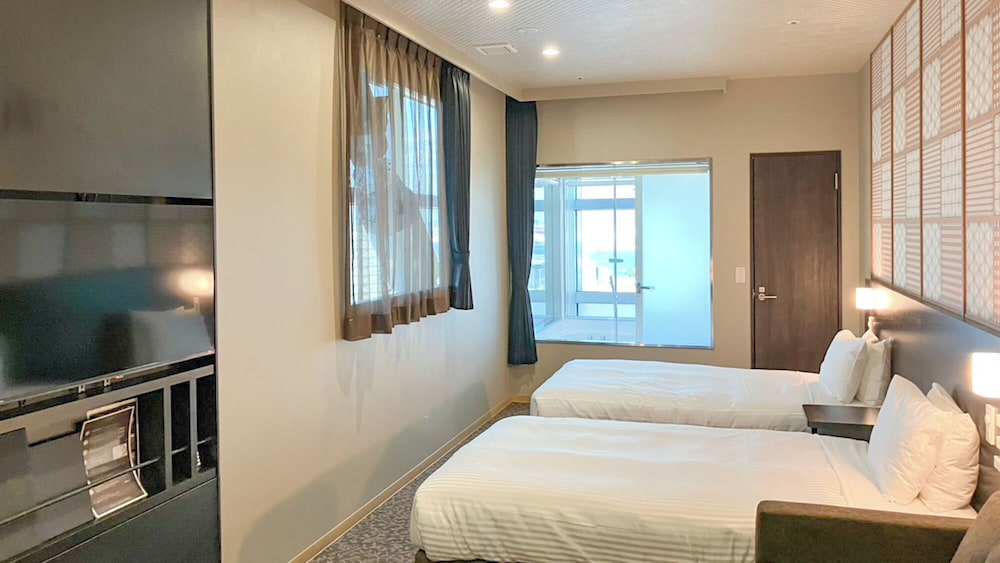 ツインルーム 禁煙 コーナー | リブマックスさきしまコスモタワーホテル