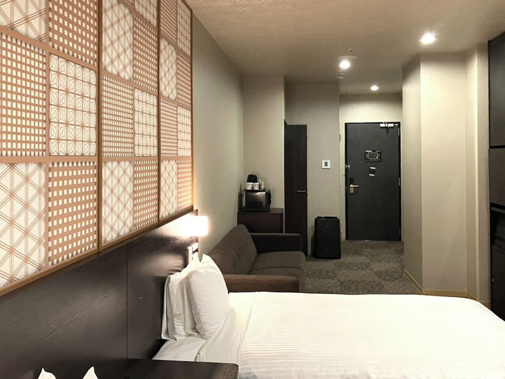 ツインルーム 禁煙 コーナー 客室1 | リブマックスさきしまコスモタワーホテル