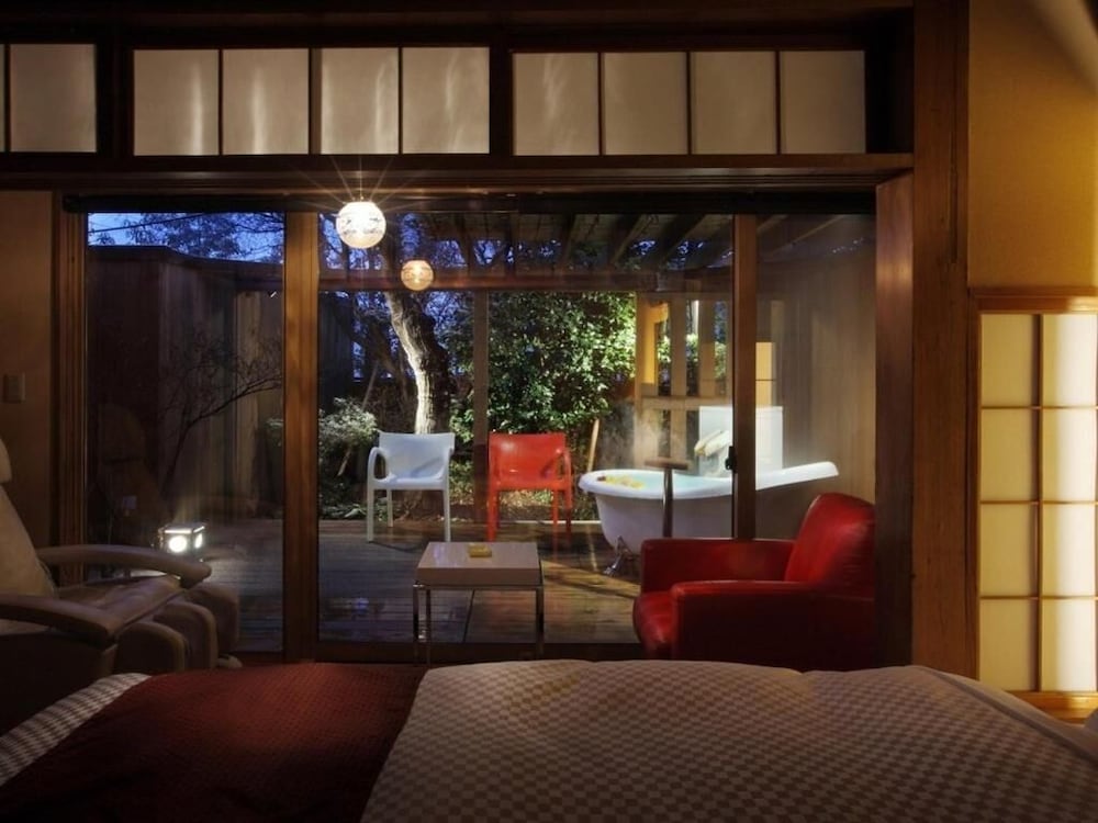 ツインルーム 客室1 | 花明りの宿 月の池