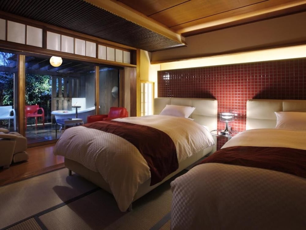 客室1 | 花明りの宿 月の池