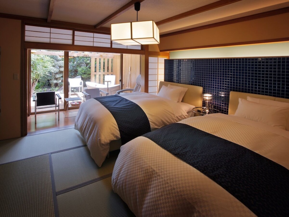 ツインルーム 客室2 | 花明りの宿 月の池