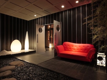 花明りの宿 月の池