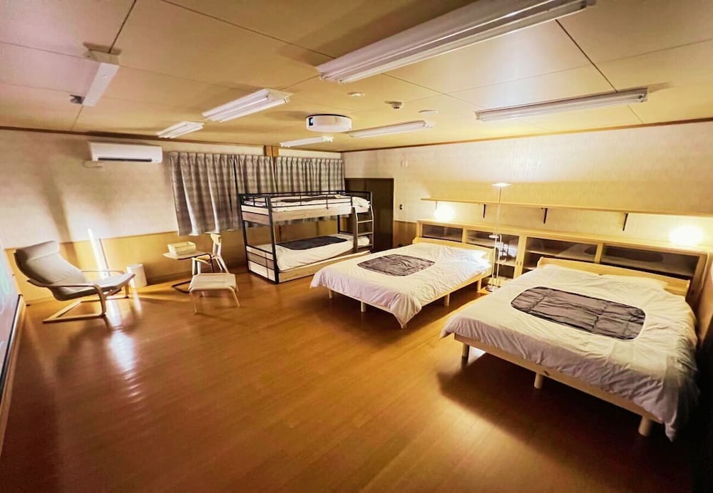 ラグジュアリー トリプルルーム ベッド (複数台) マウンテンビュー 客室2 | 鈴籠城