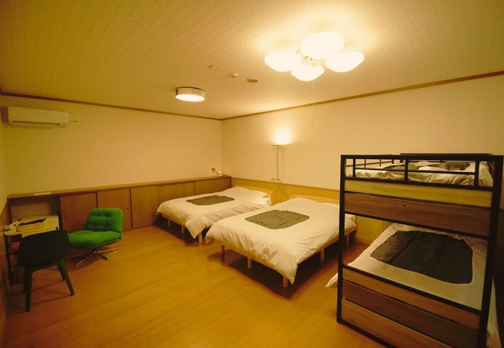 コンフォート トリプルルーム ベッド (複数台) マウンテンビュー 客室1 | 鈴籠城