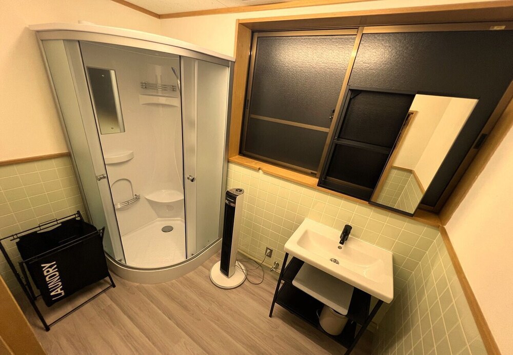 和風ツインルーム ダブルベッド 2 台 マウンテンビュー バスルーム0 | 鈴籠城