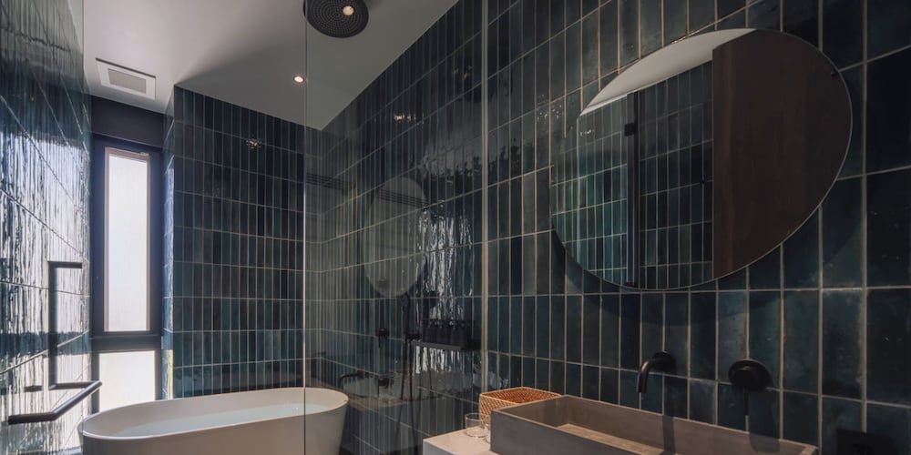 ヴィラ 3 ベッドルーム プライベートプール バスルーム2 | セレビィ 読谷