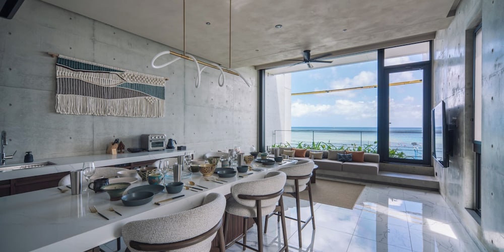 ヴィラ 3 ベッドルーム プライベートプール 客室8 | セレビィ 読谷