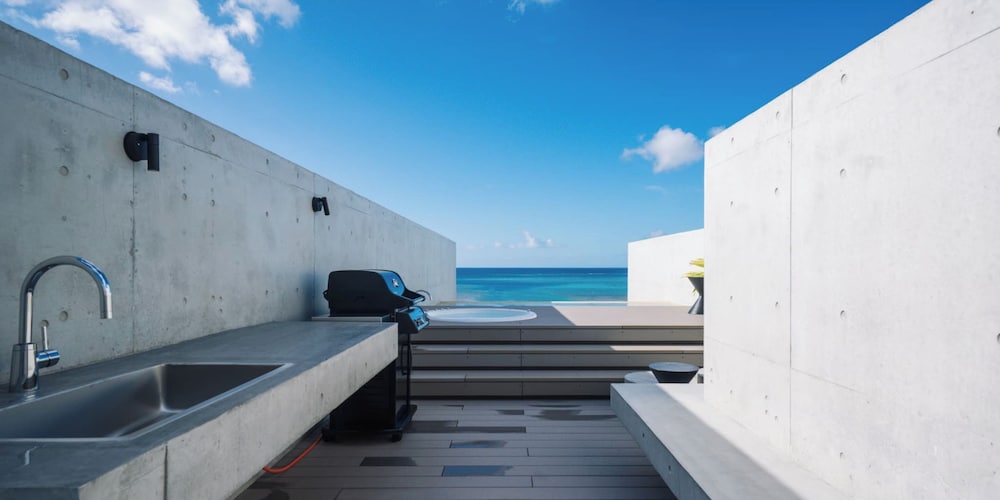 ヴィラ 3 ベッドルーム プライベートプール テラス / パティオ2 | セレビィ 読谷