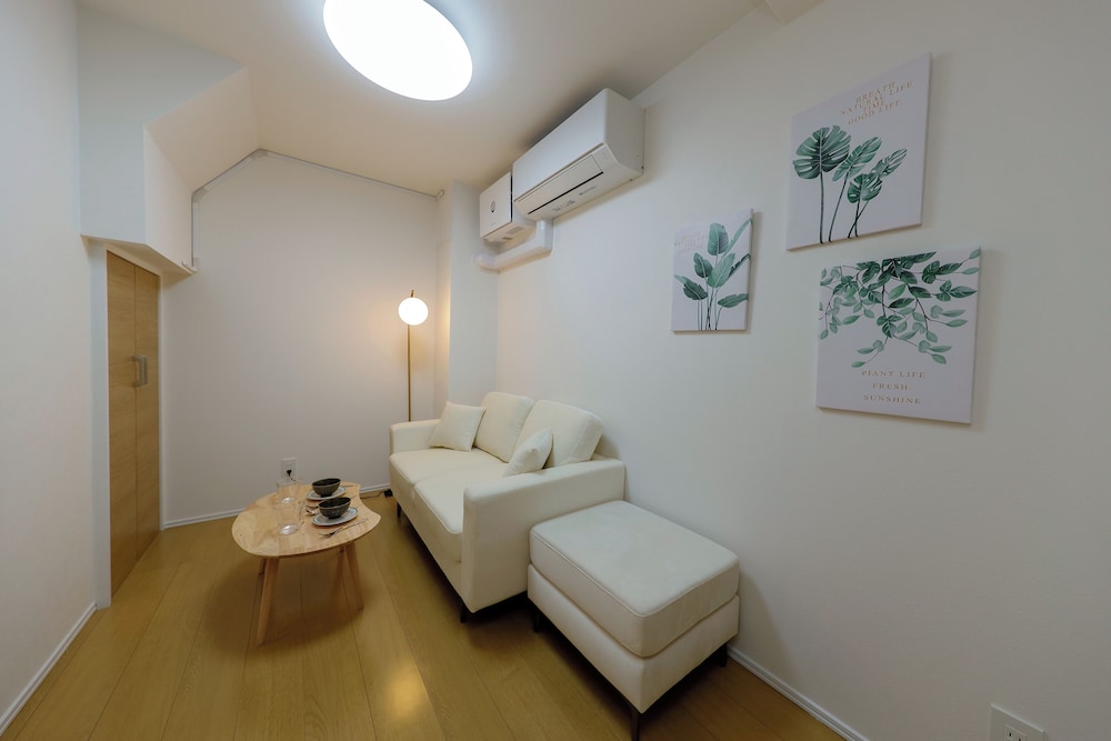 102/Non-smoking/2ppl リビング エリア0 | Oakiville Nezu