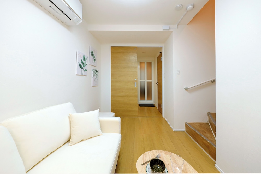 102/Non-smoking/2ppl リビング エリア1 | Oakiville Nezu