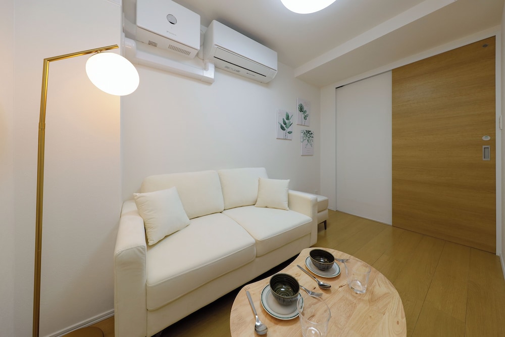 102/Non-smoking/2ppl リビング エリア2 | Oakiville Nezu