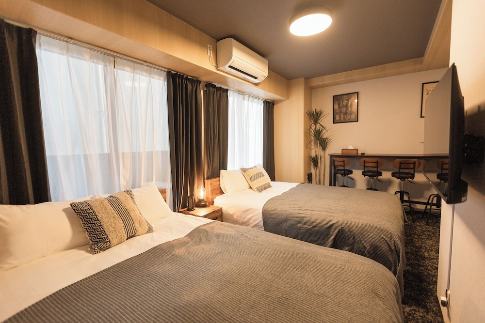 コンフォート 4 人部屋 バルコニー シティビュー 客室9 | b&Namba2