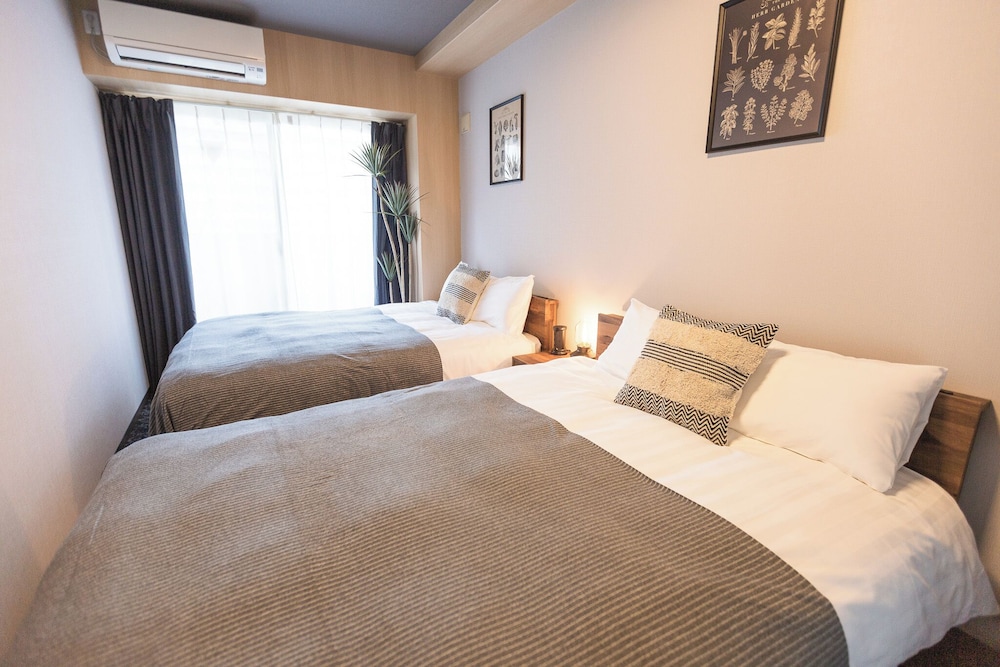 コンフォート 4 人部屋 バルコニー シティビュー 客室12 | b&Namba2