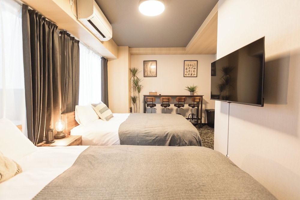 コンフォート 4 人部屋 バルコニー シティビュー 客室8 | b&Namba2