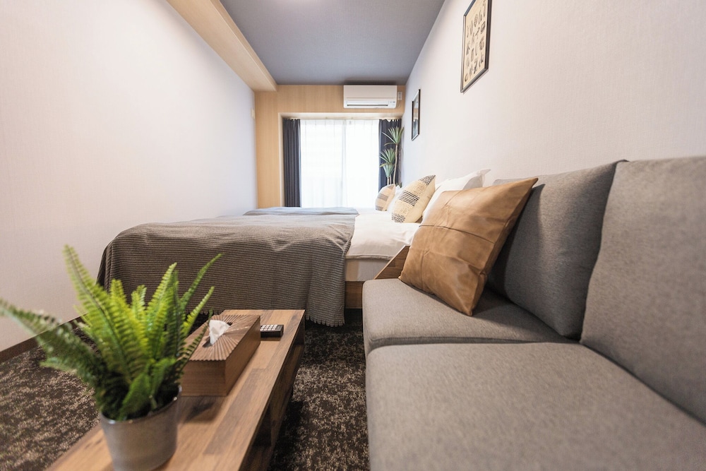 コンフォート 4 人部屋 バルコニー シティビュー 客室1 | b&Namba2