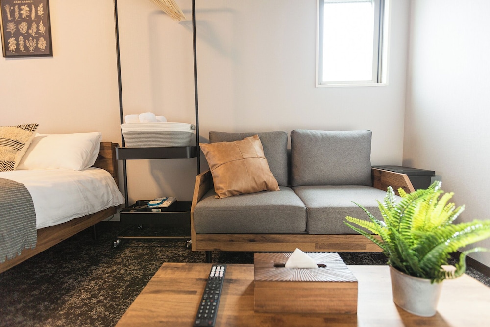 コンフォート 4 人部屋 バルコニー シティビュー 客室2 | b&Namba2