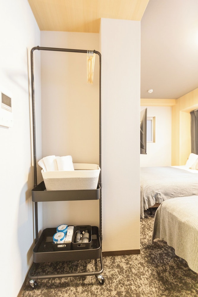 コンフォート 4 人部屋 バルコニー シティビュー 客室10 | b&Namba2