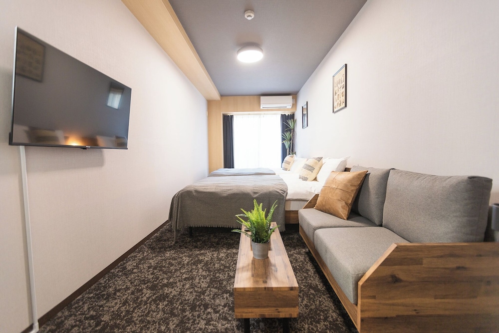 コンフォート 4 人部屋 バルコニー シティビュー 客室4 | b&Namba2