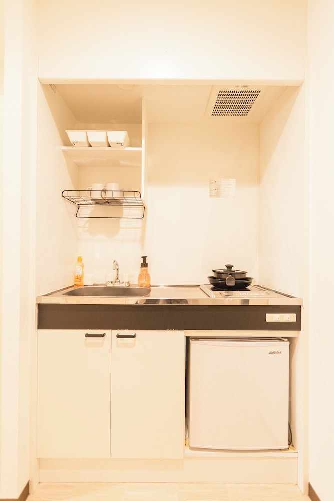 コンフォート 4 人部屋 バルコニー シティビュー 専用キッチン1 | b&Namba2