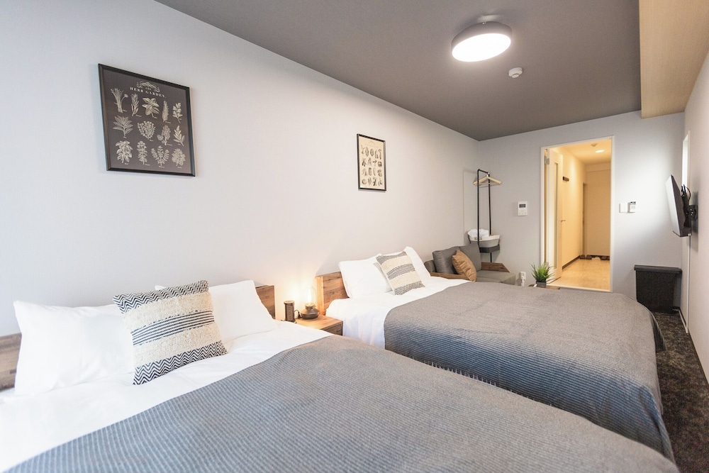 コンフォート 4 人部屋 バルコニー シティビュー 客室5 | b&Namba2