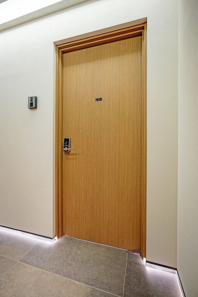 クラシック 4 人部屋 ダブルベッド 2 台 禁煙 専用バスルーム 客室0 | 中野ワールドホテル