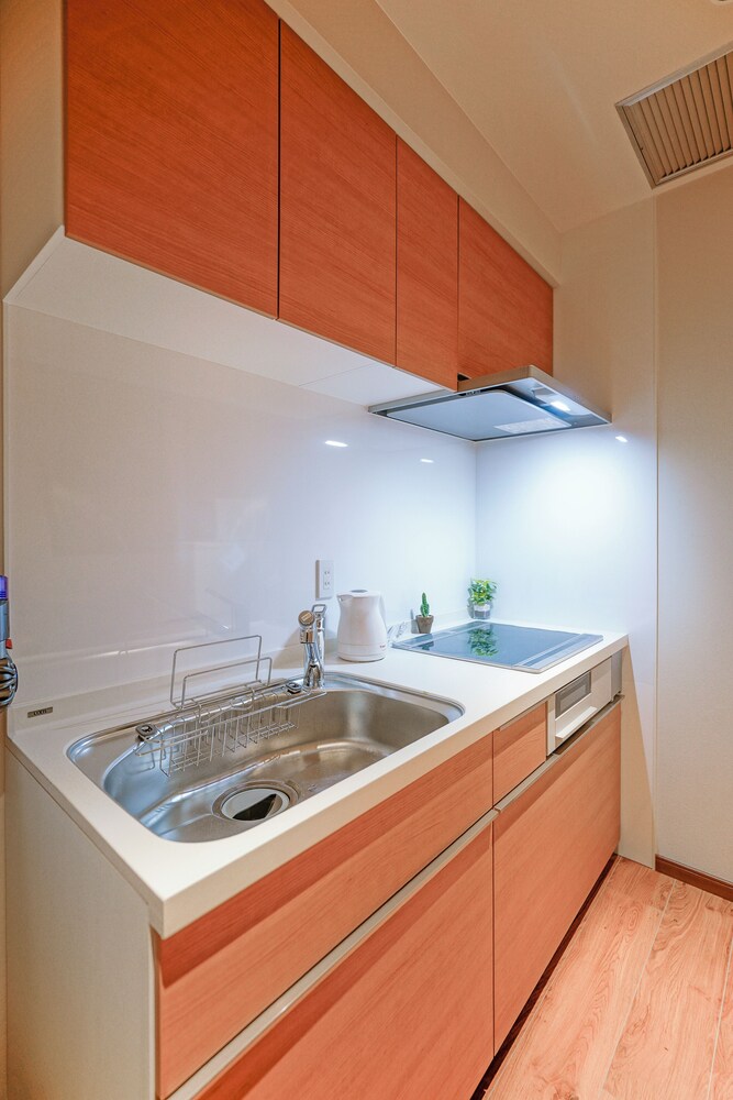 クラシック 4 人部屋 ダブルベッド 2 台 禁煙 専用バスルーム 専用キッチン2 | 中野ワールドホテル