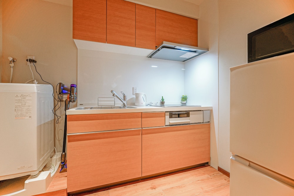 クラシック 4 人部屋 ダブルベッド 2 台 禁煙 専用バスルーム 専用キッチン4 | 中野ワールドホテル