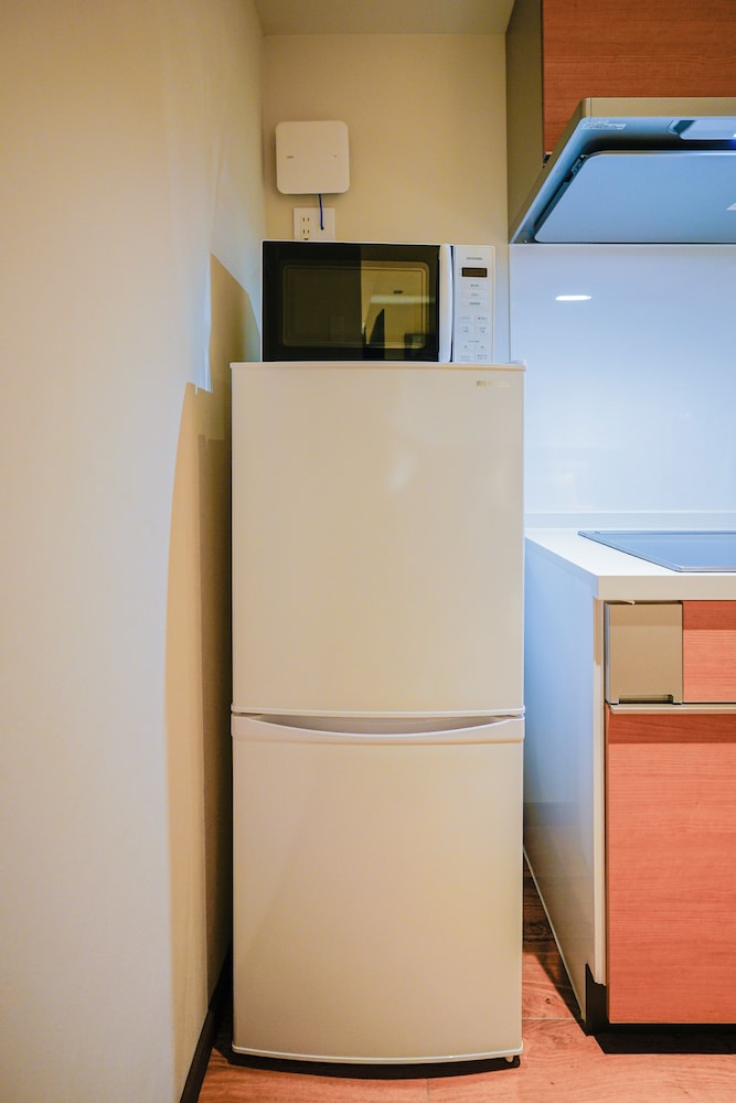 ベーシック ツインルーム シングルベッド 2 台 禁煙 専用バスルーム 小型冷蔵庫0 | 中野ワールドホテル