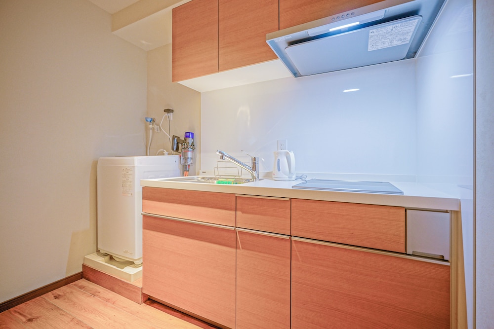 ベーシック トリプルルーム シングルベッド 3 台 禁煙 専用バスルーム 専用キッチン2 | 中野ワールドホテル