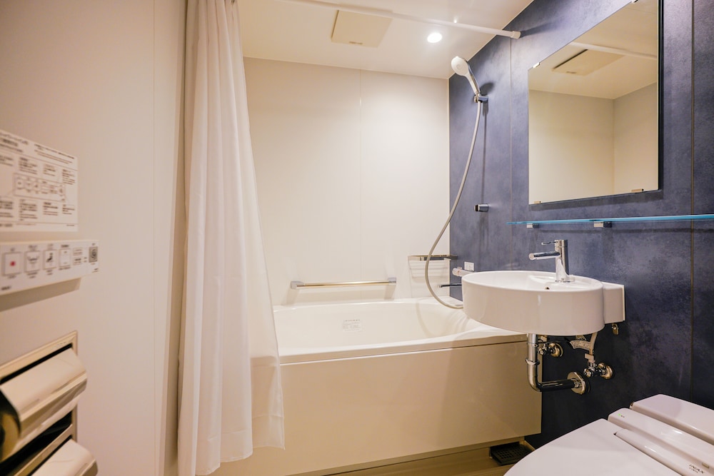 ベーシック ツインルーム シングルベッド 2 台 禁煙 専用バスルーム バスルームの設備1 | 中野ワールドホテル