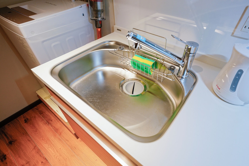 ベーシック トリプルルーム シングルベッド 3 台 禁煙 専用バスルーム 専用キッチン3 | 中野ワールドホテル