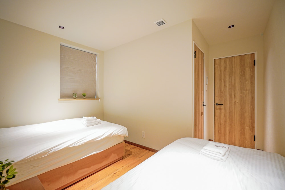 デラックス スイート 2 ベッドルーム 専用バスルーム シティビュー 客室4 | 中野ワールドホテル