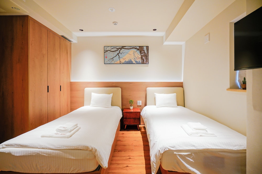 ベーシック ツインルーム シングルベッド 2 台 禁煙 専用バスルーム | 中野ワールドホテル