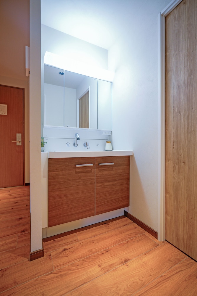 デラックス スイート 2 ベッドルーム 専用バスルーム シティビュー 客室の設備とサービス5 | 中野ワールドホテル