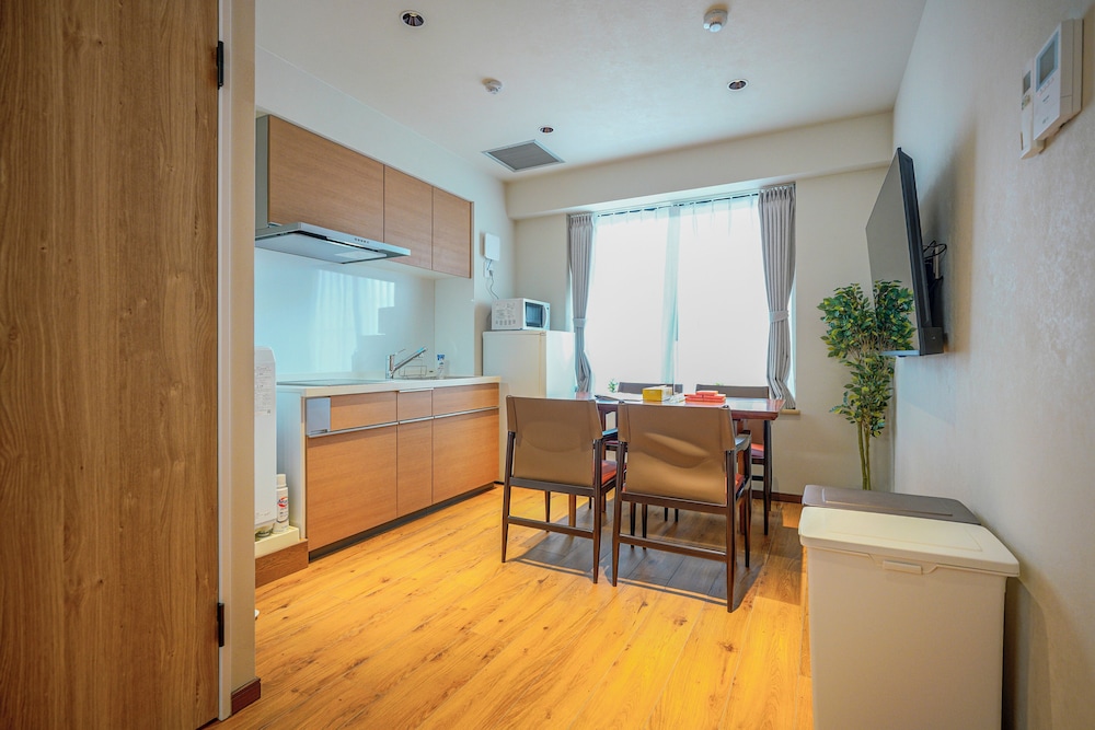 クラシック ルーム リビング エリア2 | 中野ワールドホテル