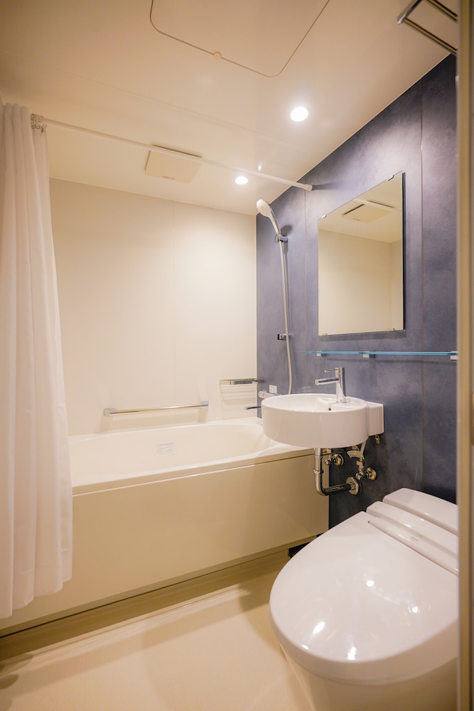 ベーシック ツインルーム シングルベッド 2 台 禁煙 専用バスルーム バスルームの設備0 | 中野ワールドホテル