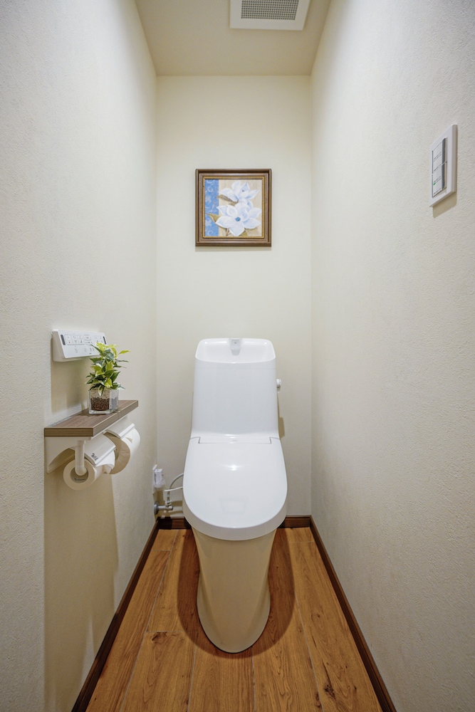 ベーシック トリプルルーム シングルベッド 3 台 禁煙 専用バスルーム バスルームの設備0 | 中野ワールドホテル