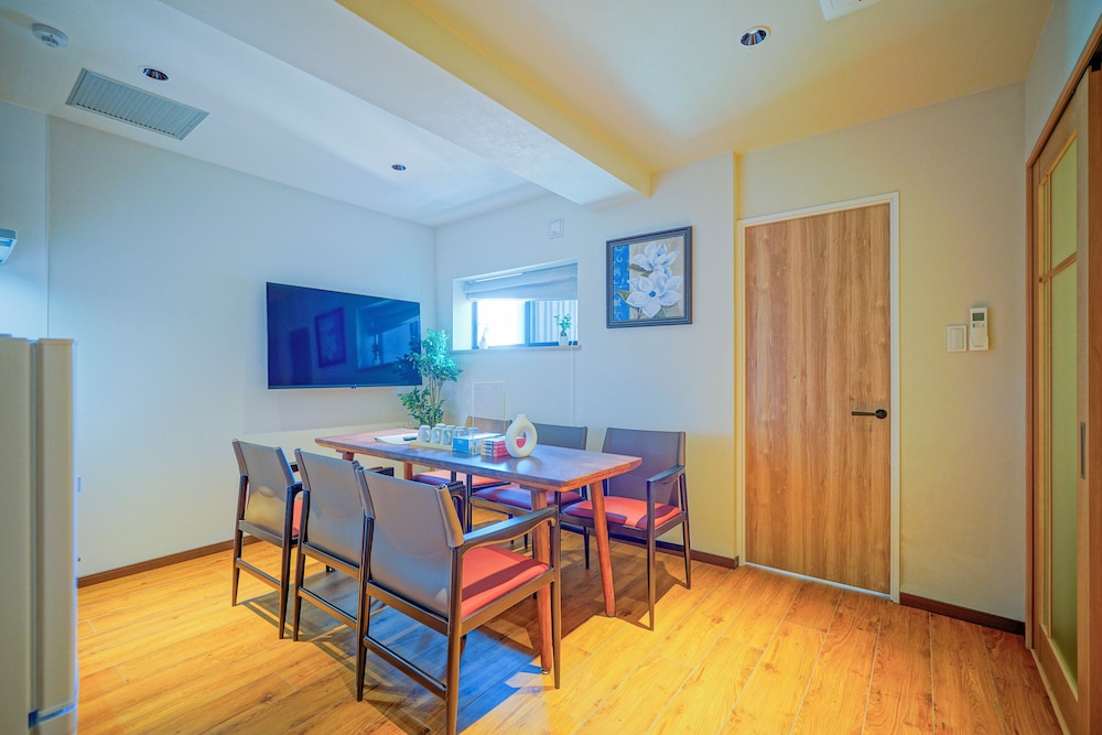 デラックス スイート リビング エリア5 | 中野ワールドホテル